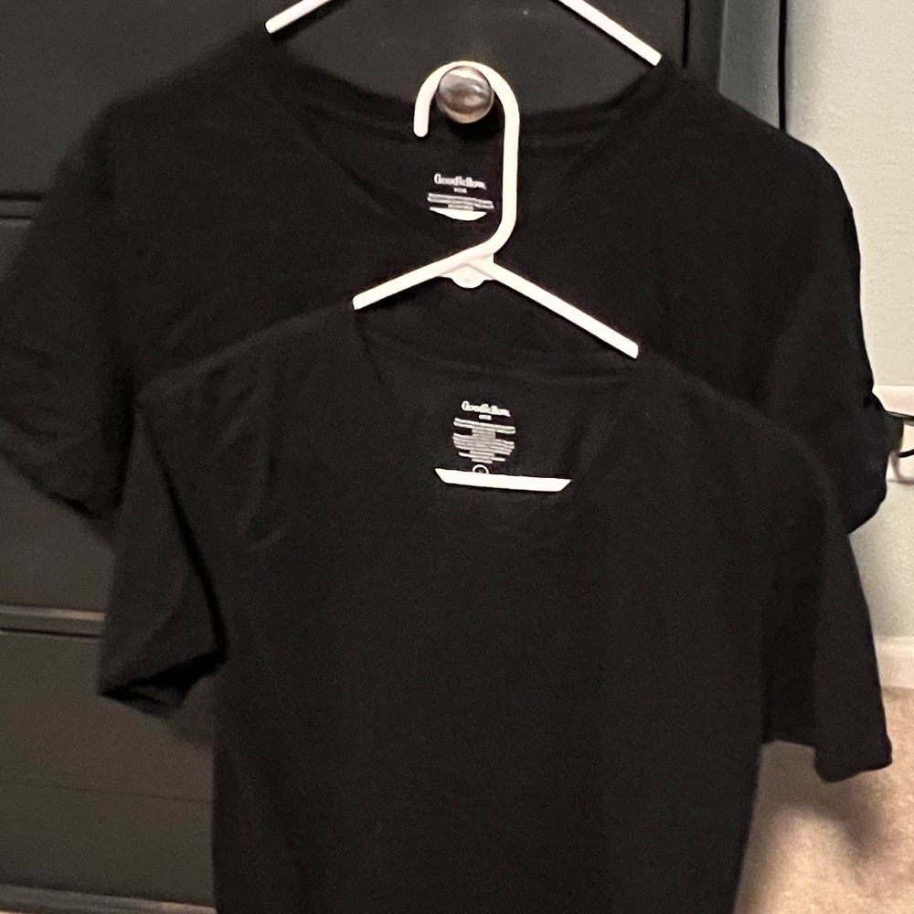 2 Black V Neck T-Shirts Mens Large, excellent condition